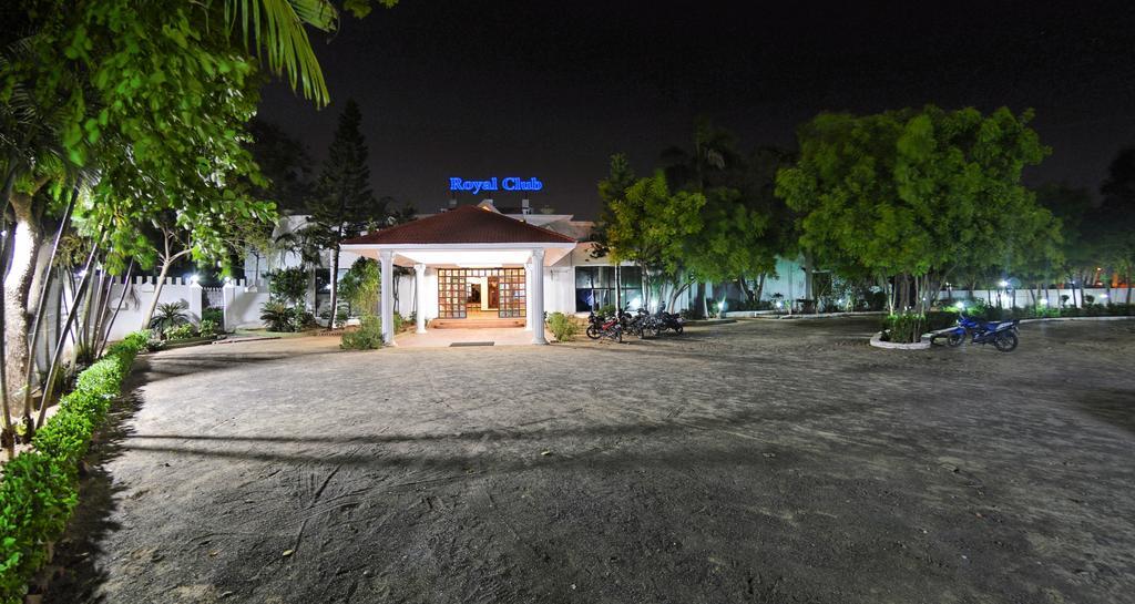 Royal Club Hotell Chennai Exteriör bild