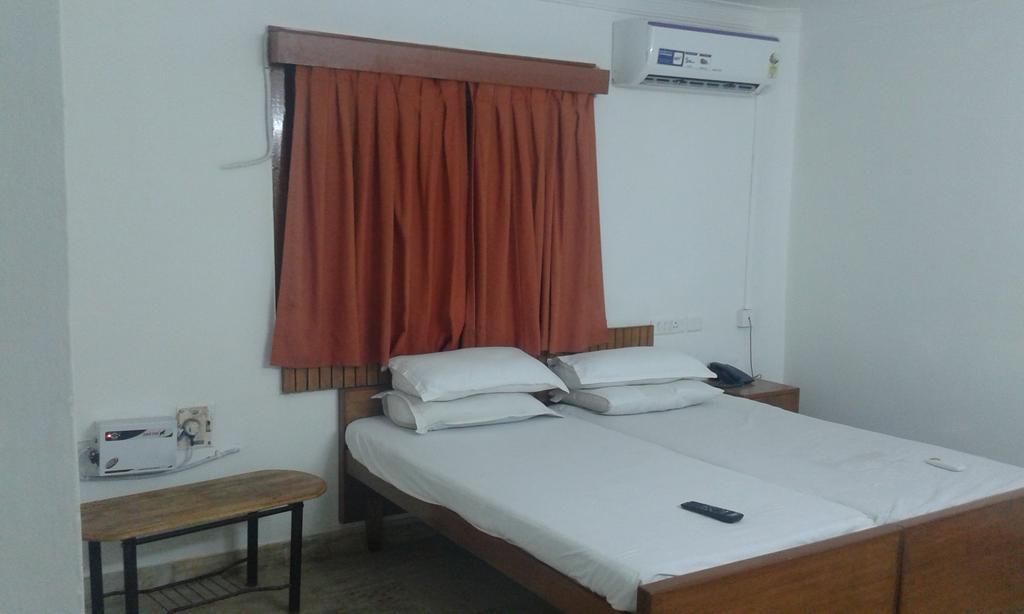 Royal Club Hotell Chennai Exteriör bild