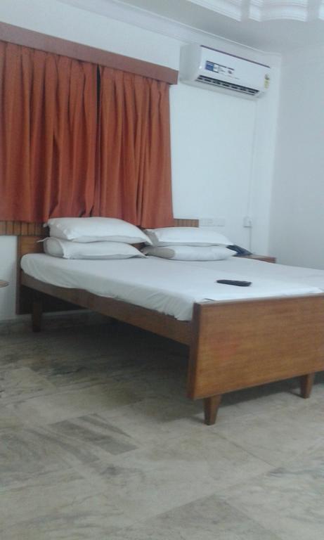 Royal Club Hotell Chennai Exteriör bild