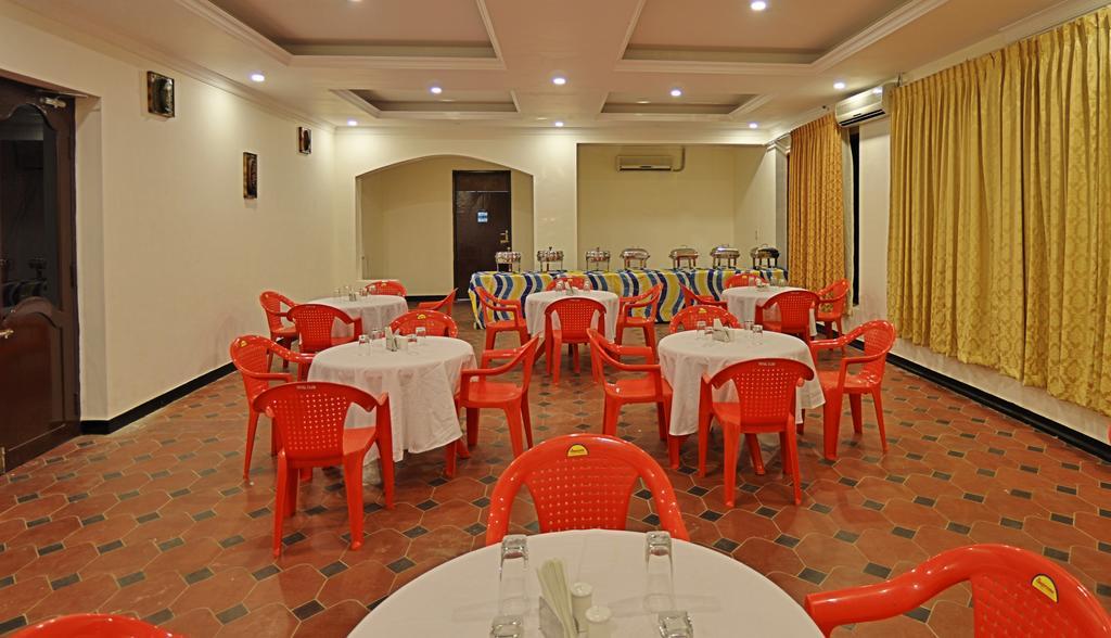 Royal Club Hotell Chennai Exteriör bild