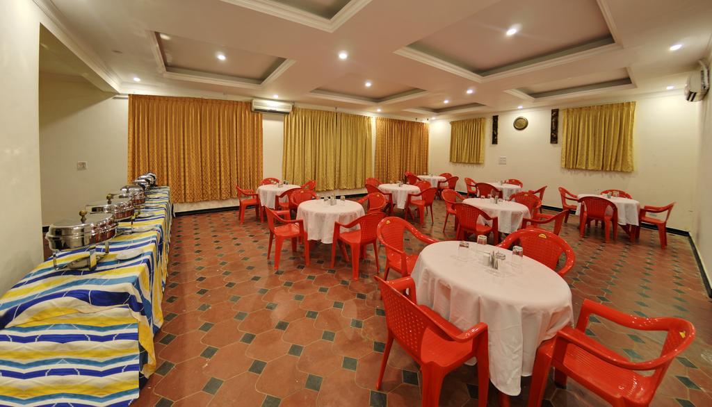Royal Club Hotell Chennai Exteriör bild