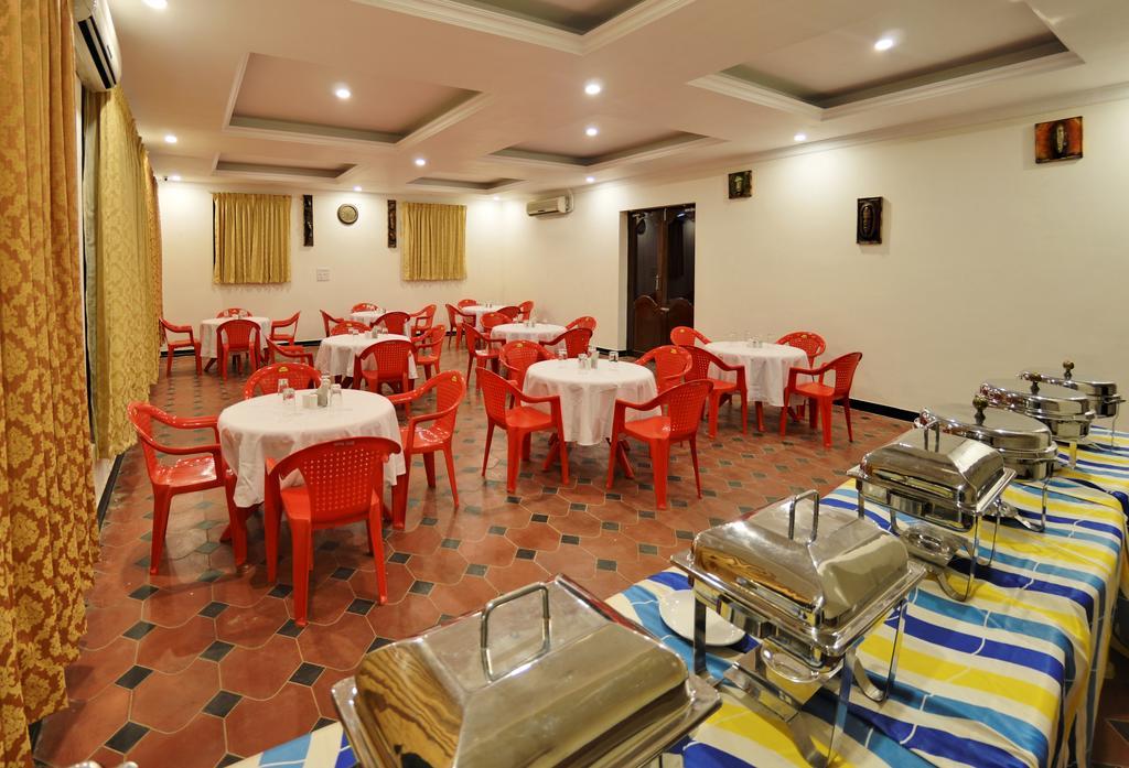 Royal Club Hotell Chennai Exteriör bild